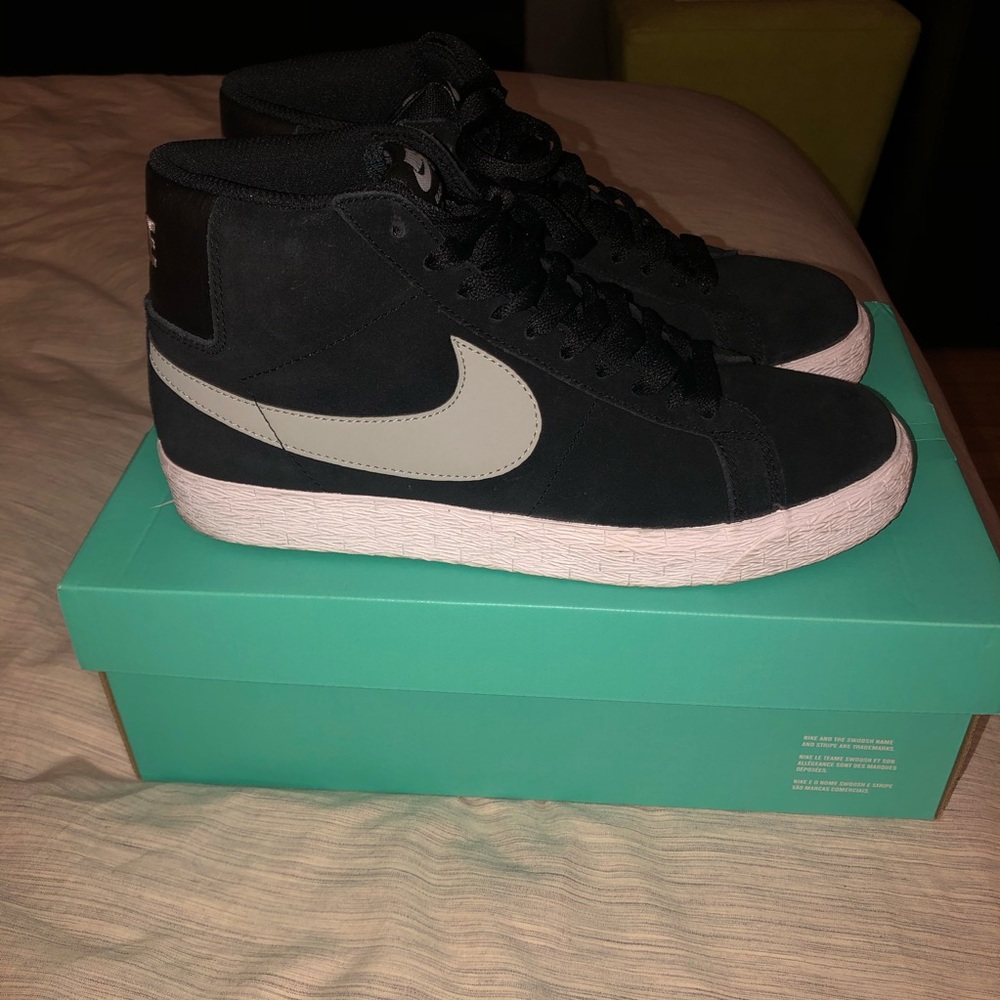 Nike SB Blazer Mid black suede men’s size 9